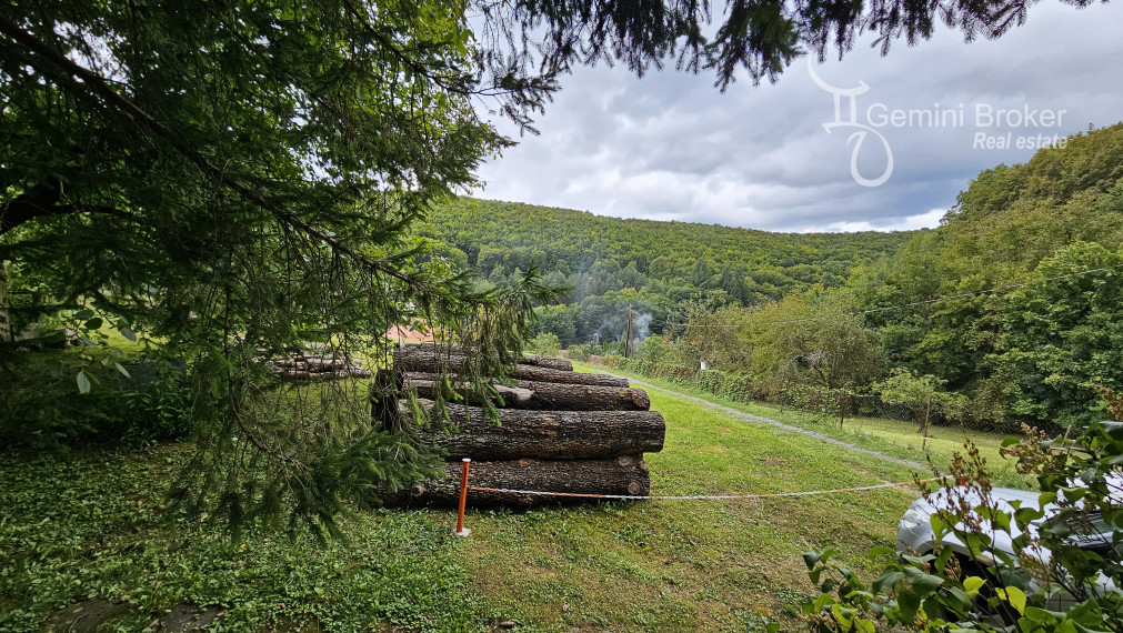 Vágáshuta - 3 izbový rodinný dom, pôvodný stav, nádherné prostredie