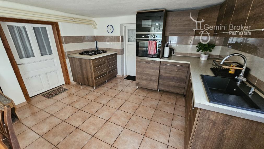 PERKUPA - nádherný 3 izbový rodinný dom, kompletná reknoštrukcia, 20á pozemok