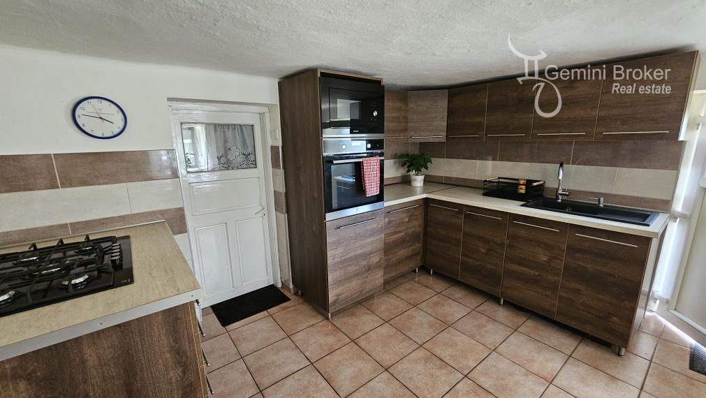 PERKUPA - nádherný 3 izbový rodinný dom, kompletná reknoštrukcia, 20á pozemok