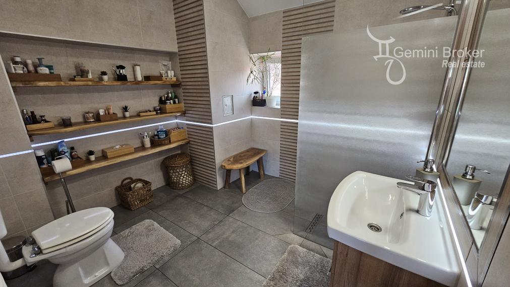 PERKUPA - nádherný 3 izbový rodinný dom, kompletná reknoštrukcia, 20á pozemok