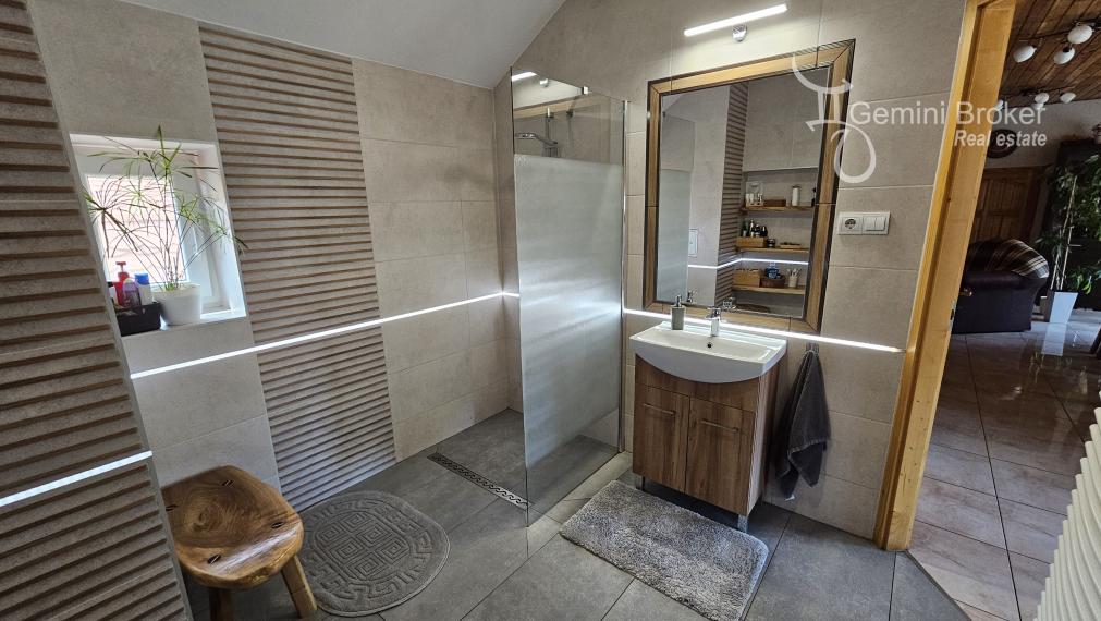 PERKUPA - nádherný 3 izbový rodinný dom, kompletná reknoštrukcia, 20á pozemok