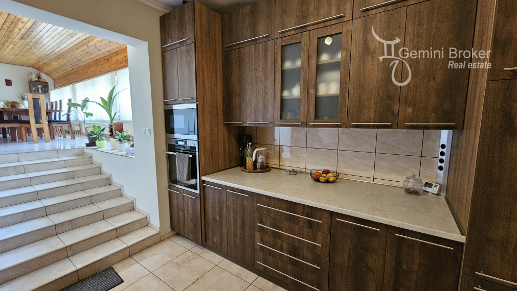 PERKUPA - nádherný 3 izbový rodinný dom, kompletná reknoštrukcia, 20á pozemok