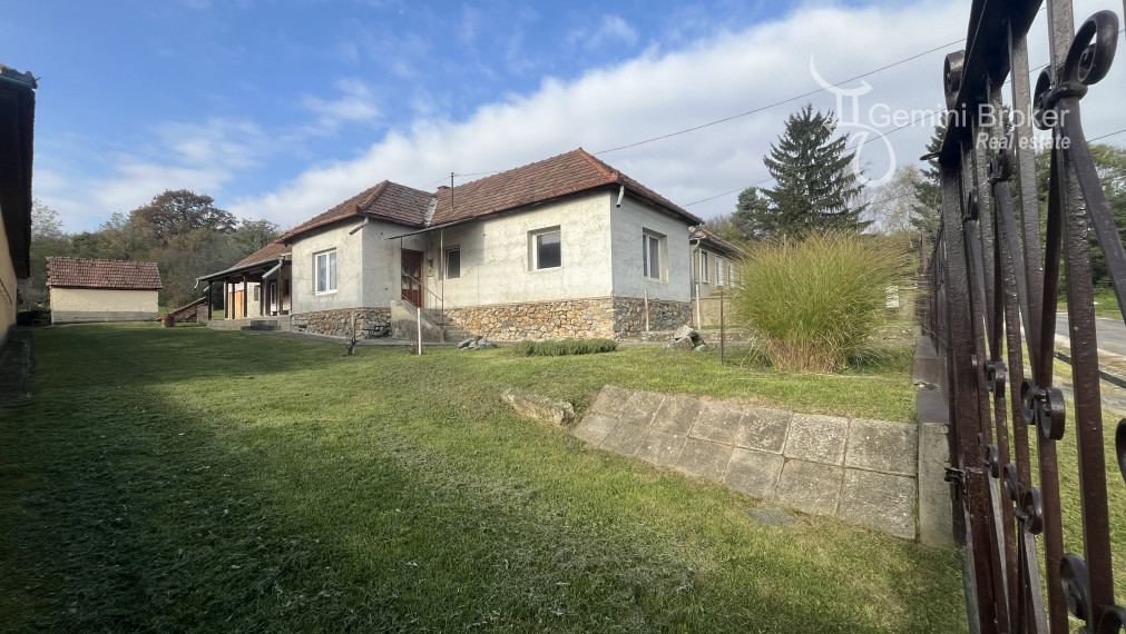 Meszes - krásny 2 izbový rodinný dom po rekonštrukcii