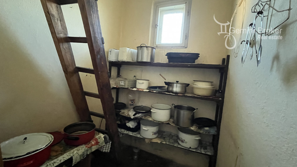 Felsőtelekes trojizbový dom s terasou a veľkým pozemkom