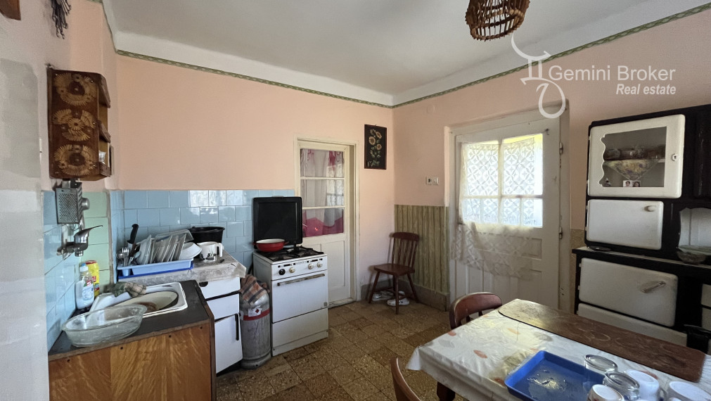 Felsőtelekes trojizbový dom s terasou a veľkým pozemkom