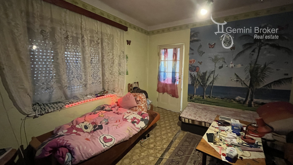 Felsőtelekes trojizbový dom s terasou a veľkým pozemkom