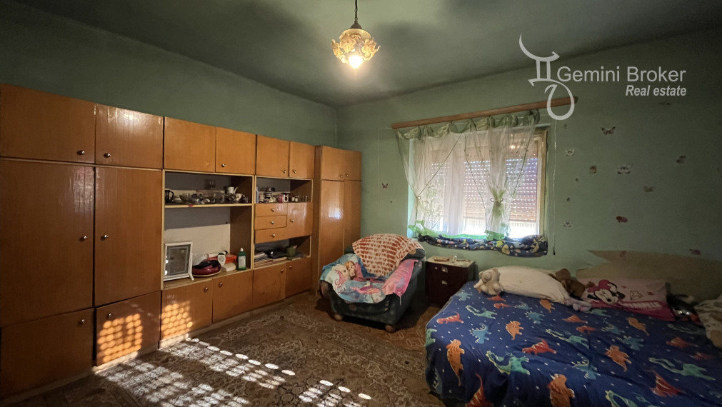 Felsőtelekes trojizbový dom s terasou a veľkým pozemkom