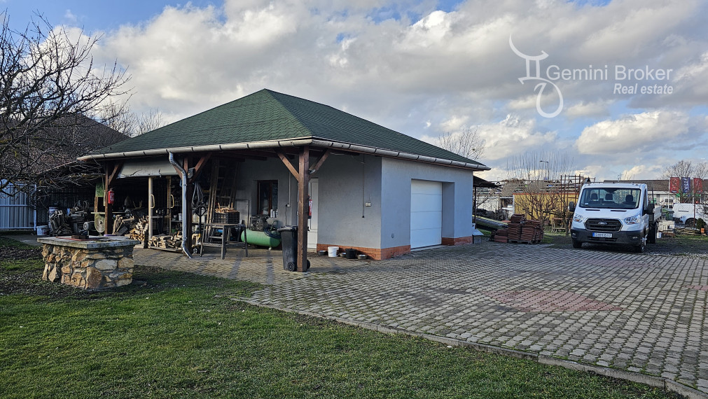 Sátoraljaújhely - Slovenské Nové Mesto - veľký rodinný dom s podnikaním