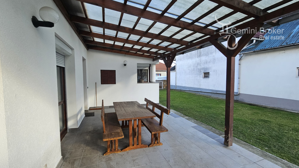 Sátoraljaújhely - Slovenské Nové Mesto - veľký rodinný dom s podnikaním