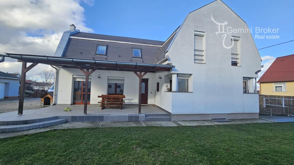 Sátoraljaújhely - Slovenské Nové Mesto - veľký rodinný dom s podnikaním