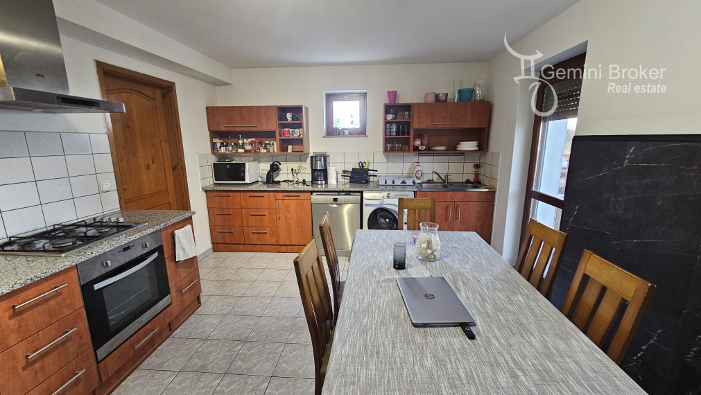 Sátoraljaújhely - Slovenské Nové Mesto - veľký rodinný dom s podnikaním