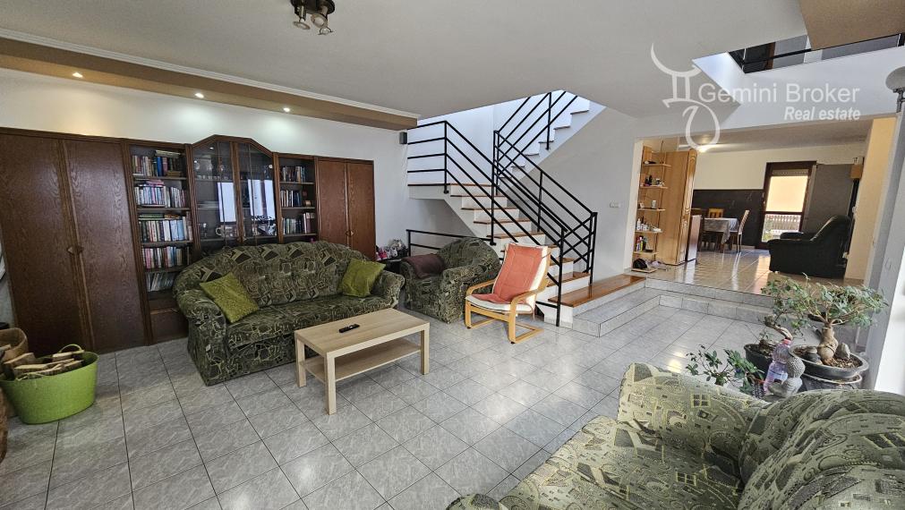 Sátoraljaújhely - Slovenské Nové Mesto - veľký rodinný dom s podnikaním