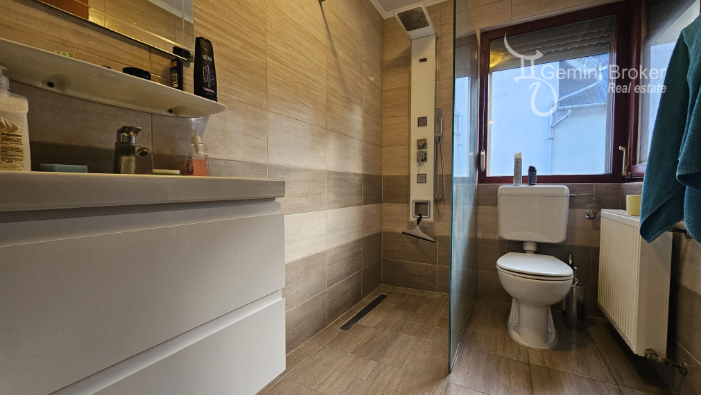 Sátoraljaújhely - Slovenské Nové Mesto - veľký rodinný dom s podnikaním