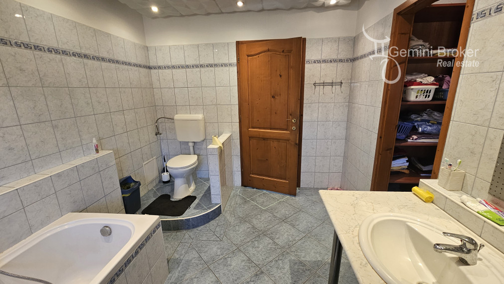 Sátoraljaújhely - Slovenské Nové Mesto - veľký rodinný dom s podnikaním