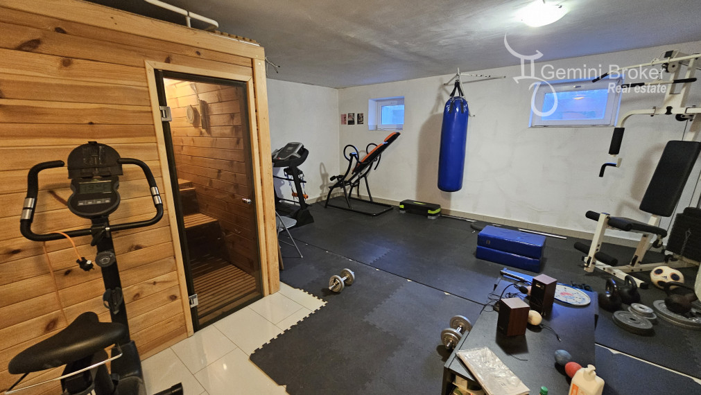 Sátoraljaújhely - Slovenské Nové Mesto - veľký rodinný dom s podnikaním