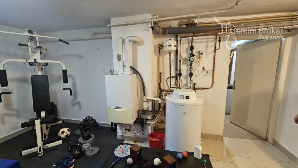 Sátoraljaújhely - Slovenské Nové Mesto - veľký rodinný dom s podnikaním