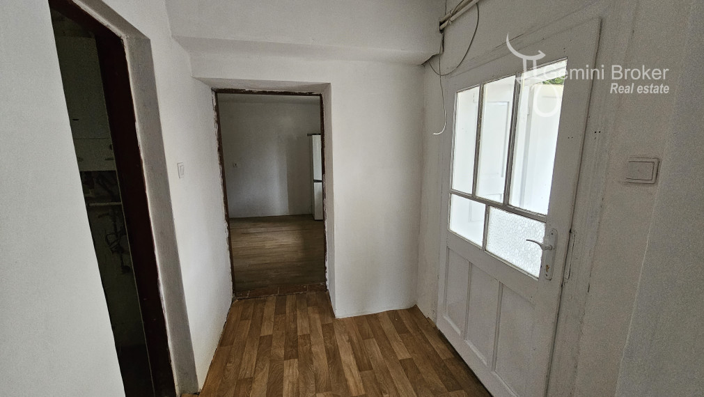 GEMINIBROKER Vám ponúka útulný dvojizbový dom v obci Nyíri v tichej uličke