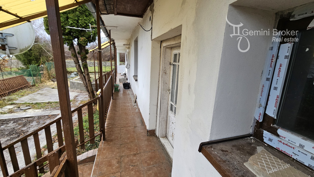 GEMINIBROKER Vám ponúka útulný dvojizbový dom v obci Nyíri v tichej uličke