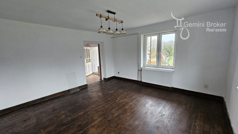 GEMINIBROKER Vám ponúka útulný dvojizbový dom v obci Nyíri v tichej uličke