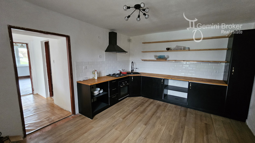 GEMINIBROKER Vám ponúka útulný dvojizbový dom v obci Nyíri v tichej uličke