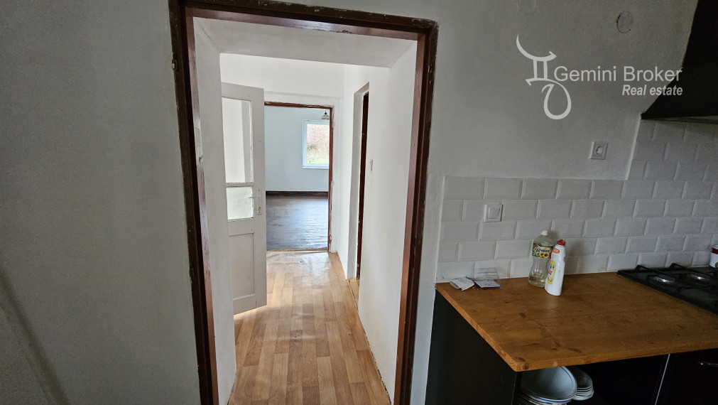 GEMINIBROKER Vám ponúka útulný dvojizbový dom v obci Nyíri v tichej uličke
