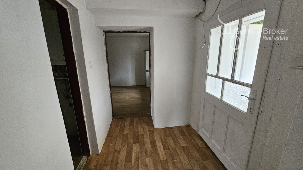 GEMINIBROKER Vám ponúka útulný dvojizbový dom v obci Nyíri v tichej uličke