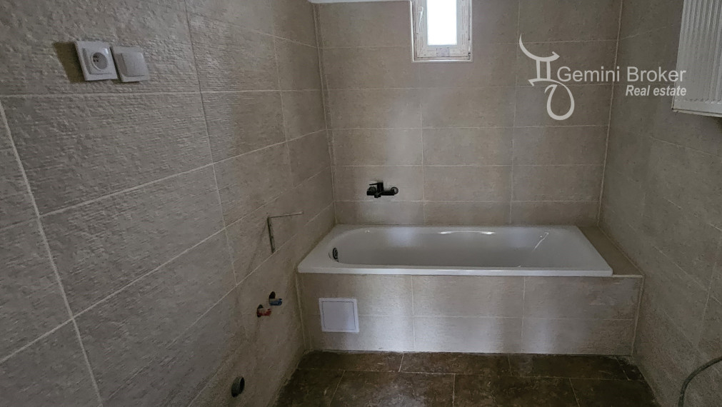 GEMINIBROKER Vám ponúka útulný dvojizbový dom v obci Nyíri v tichej uličke