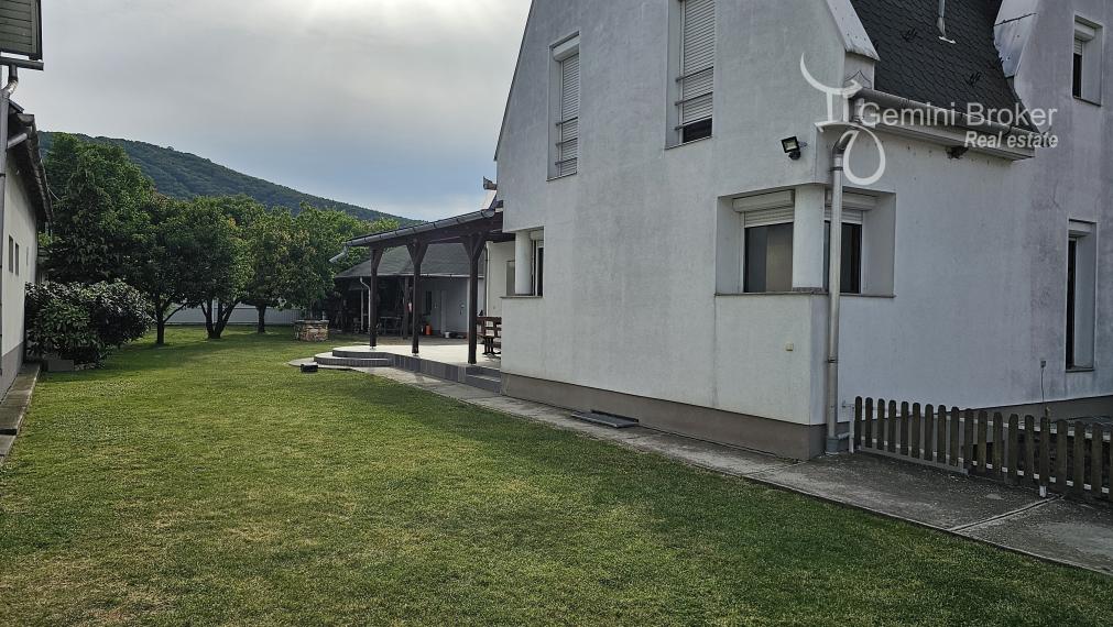 Sátoraljaújhely - Slovenské Nové Mesto - veľký rodinný dom s podnikaním