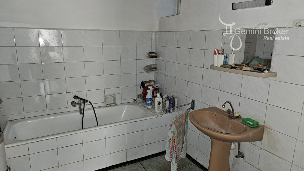 Sátoraljaújhely - 4 izbový rodinný dom v centre mesta s dvojgarážou