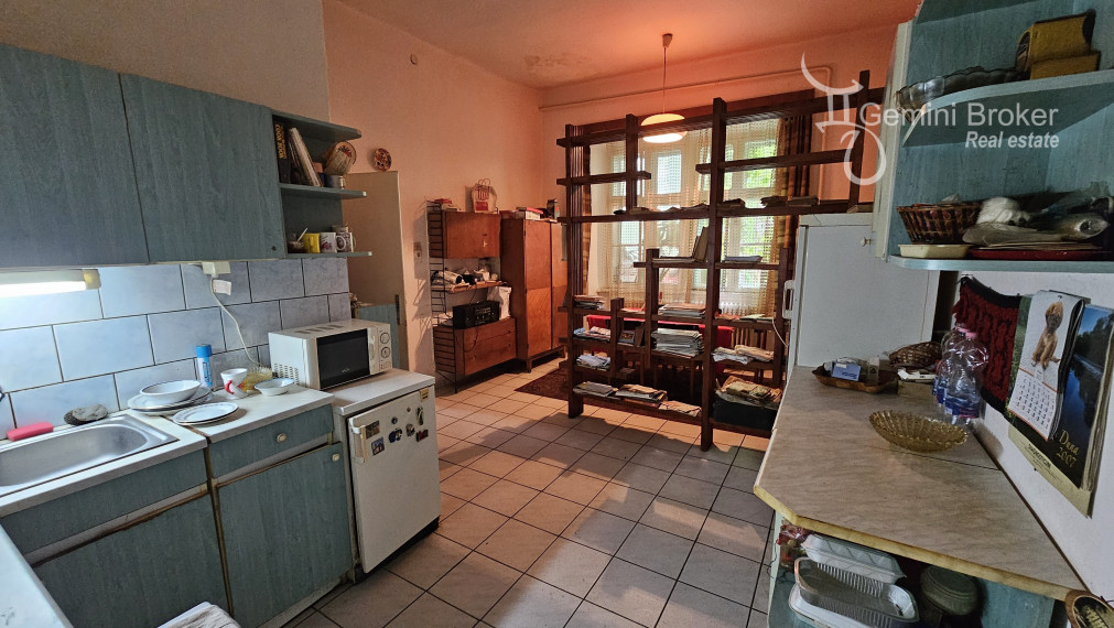 Sátoraljaújhely - 4 izbový rodinný dom v centre mesta s dvojgarážou