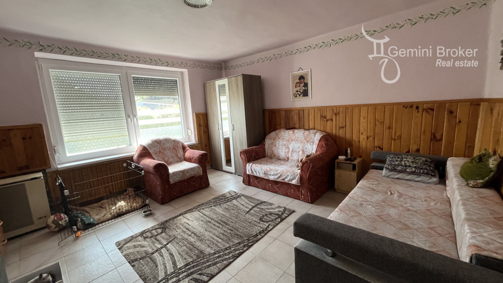 Szögliget - 7 izbový dvojgeneračný poschodový rodinný dom