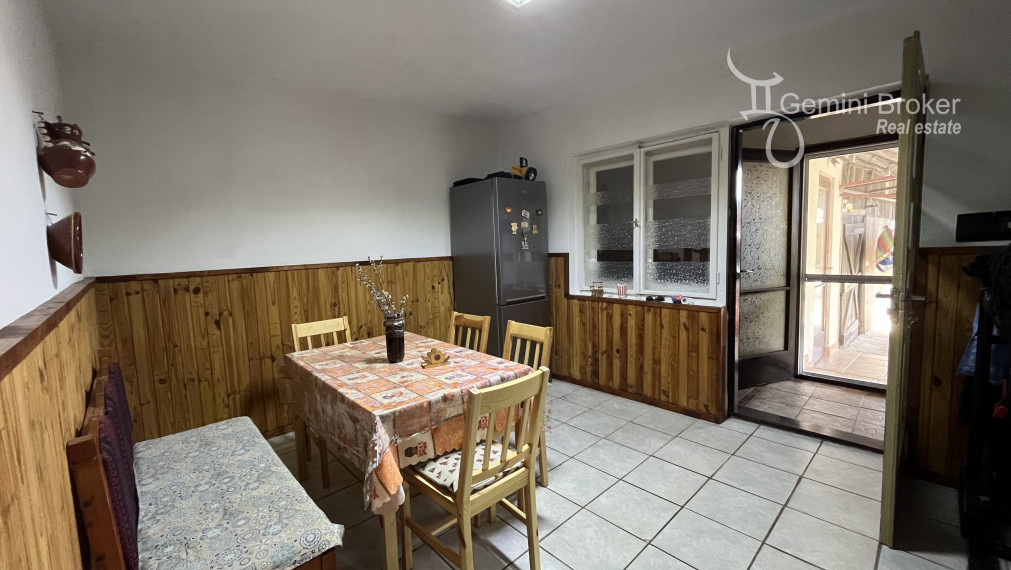 Szögliget - 7 izbový dvojgeneračný poschodový rodinný dom