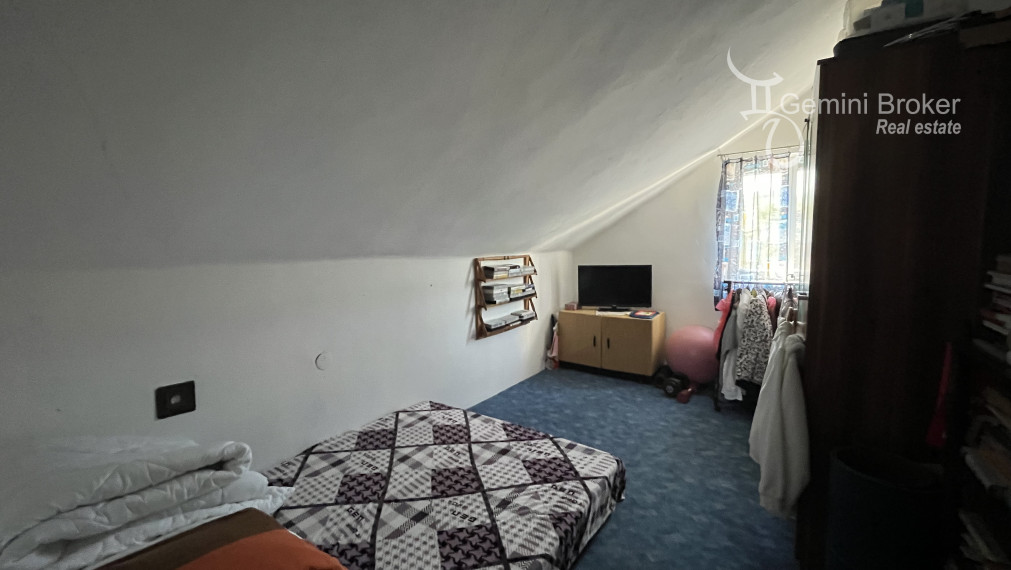 Szögliget - 7 izbový dvojgeneračný poschodový rodinný dom