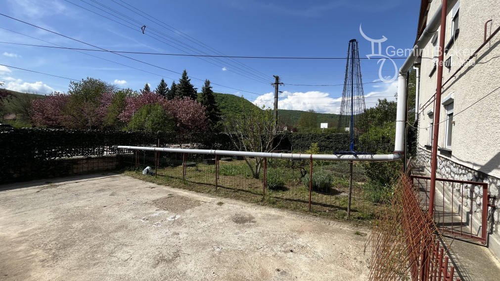 Szögliget - 7 izbový dvojgeneračný poschodový rodinný dom