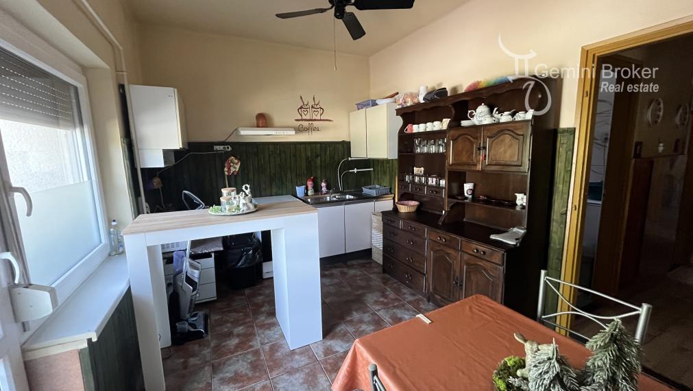 Szögliget - 7 izbový dvojgeneračný poschodový rodinný dom