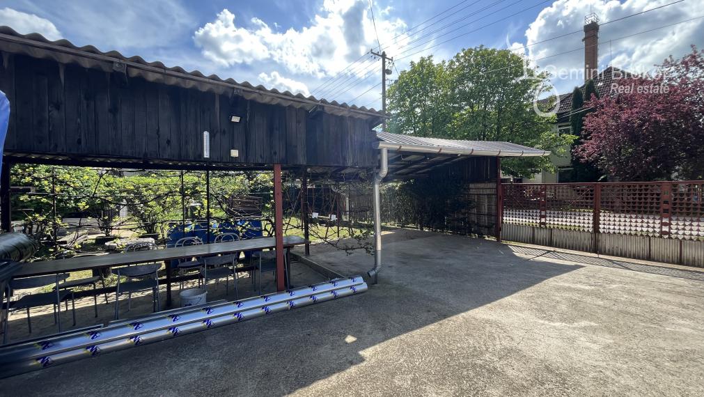 Szögliget - 7 izbový dvojgeneračný poschodový rodinný dom