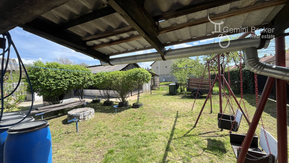 Szögliget - 7 izbový dvojgeneračný poschodový rodinný dom