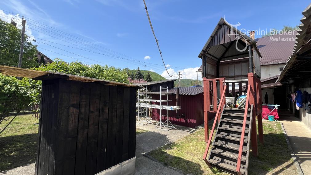 Szögliget - 7 izbový dvojgeneračný poschodový rodinný dom