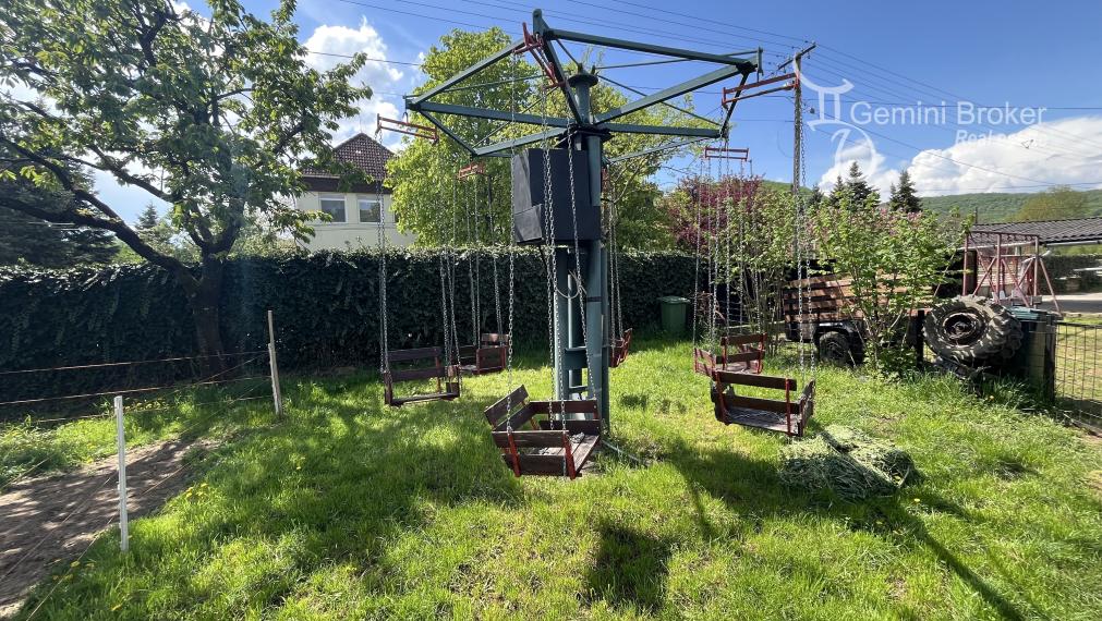 Szögliget - 7 izbový dvojgeneračný poschodový rodinný dom