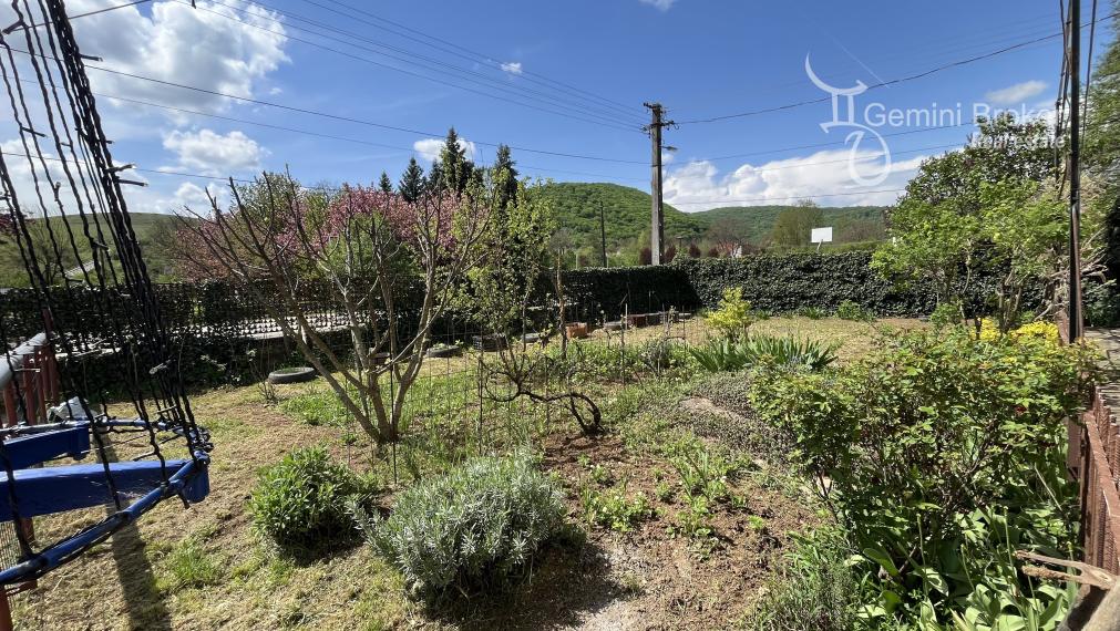 Szögliget - 7 izbový dvojgeneračný poschodový rodinný dom