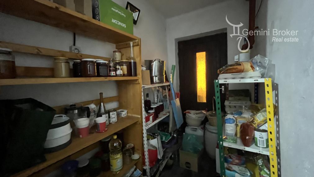 Szögliget - 7 izbový dvojgeneračný poschodový rodinný dom