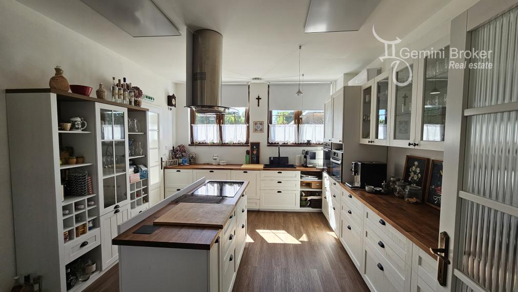 Vilmány - polyfunkčná budova vhodná na bývanie aj podnikanie