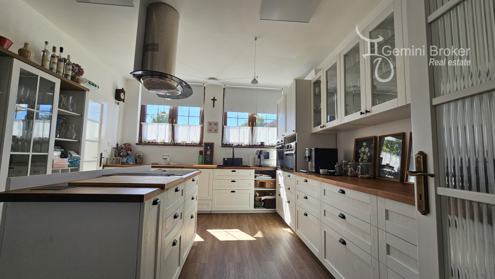 Vilmány - polyfunkčná budova vhodná na bývanie aj podnikanie