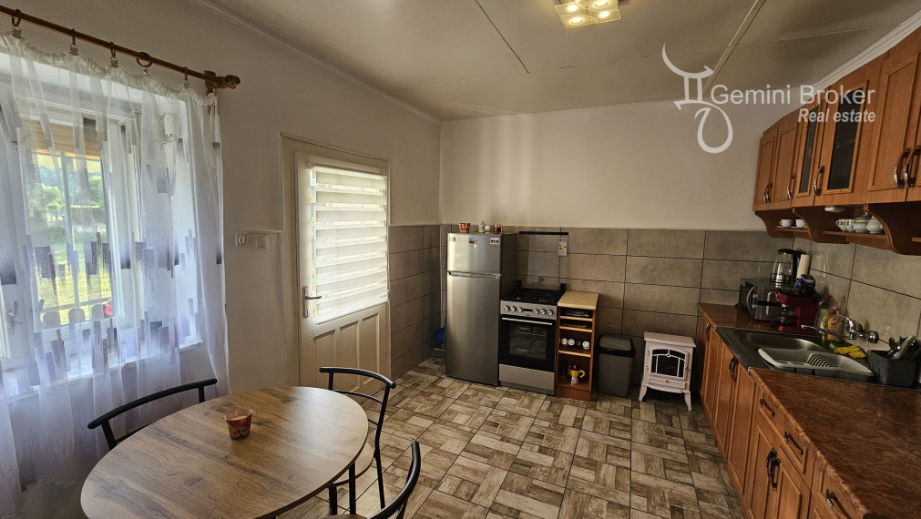 Kovácsvágás - 2 izbový rodinný dom vo výbornom stave, čiastočná rekonštrukcia