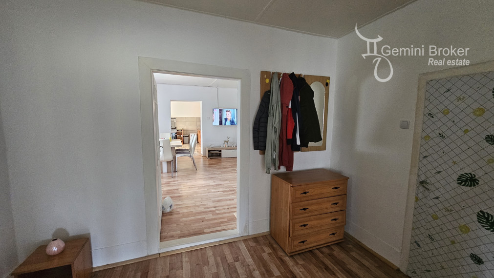 Kovácsvágás - 2 izbový rodinný dom vo výbornom stave, čiastočná rekonštrukcia