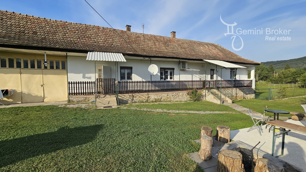 Kovácsvágás - 2 izbový rodinný dom vo výbornom stave, čiastočná rekonštrukcia