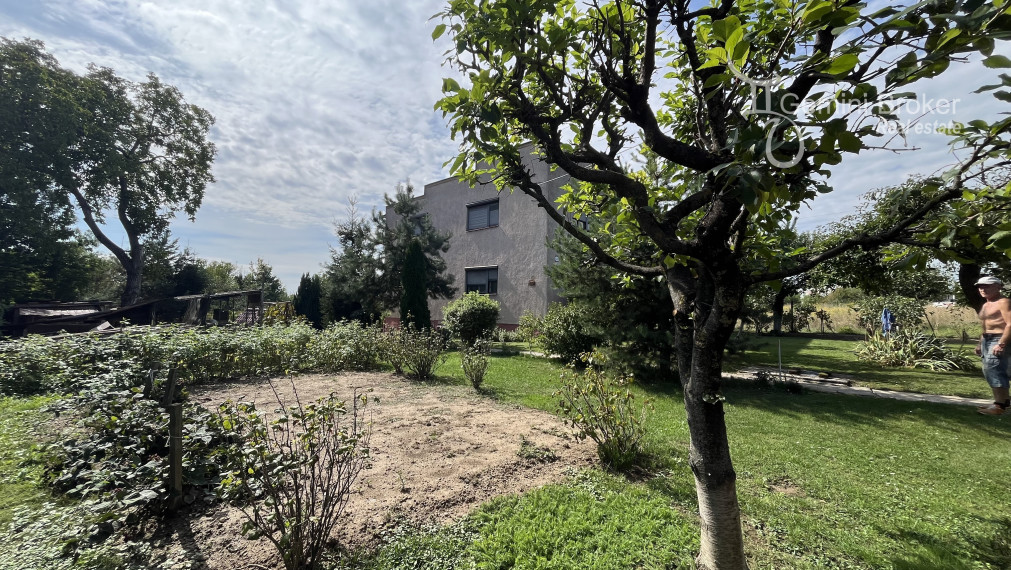 Šaca - 5 izbový rodinný dom s peknou záhradou