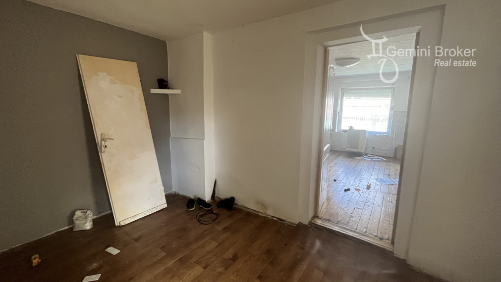 Ormosbánya - 1,5 izbový  dom, 1000m2 pozemok