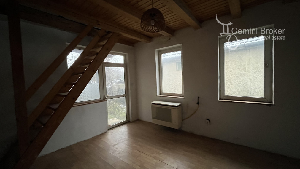 GEMINIBROKER - 5I chalupa pri vodnej nádrži Rakaca v Meszes - Maďarsko