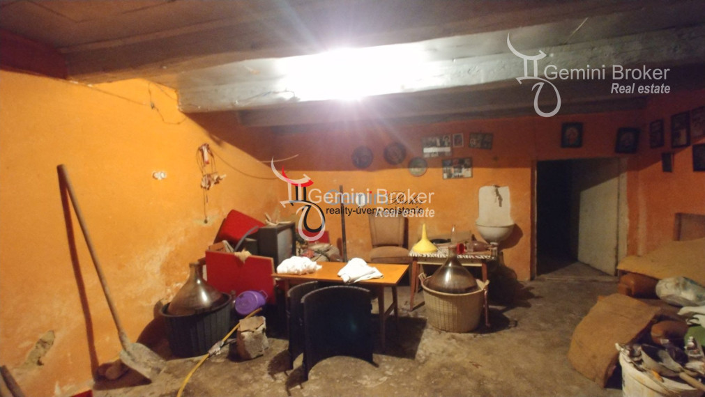 RD s veľkým pozemkom 4800m2 v meste Szendrő - GEMINIBROKER